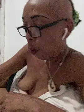Ladyzee25 Chat XXX in diretta