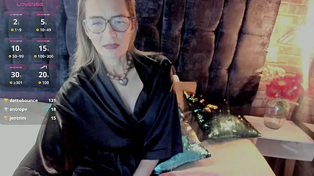 Issa_Milf__: онлайн-секс-чат