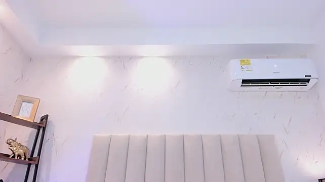 Chatroom XXX en direct de ViolettaRousee_