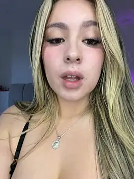 Chat +18 de Cloee_Rainbow1 ao vivo