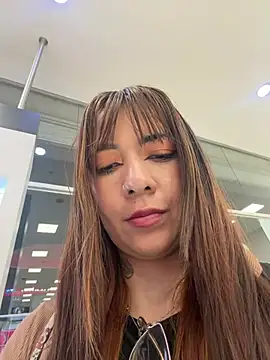 Chat +18 de arilynn_ ao vivo