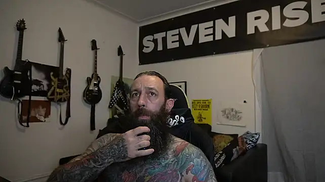 Chat +18 de StevenRiseNYC ao vivo