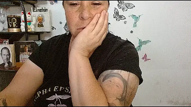 LauraMallioni's Live XXX Chat