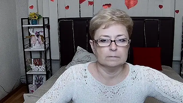 EmiliaGree Adlı Modelin Canlı XXX Sohbeti