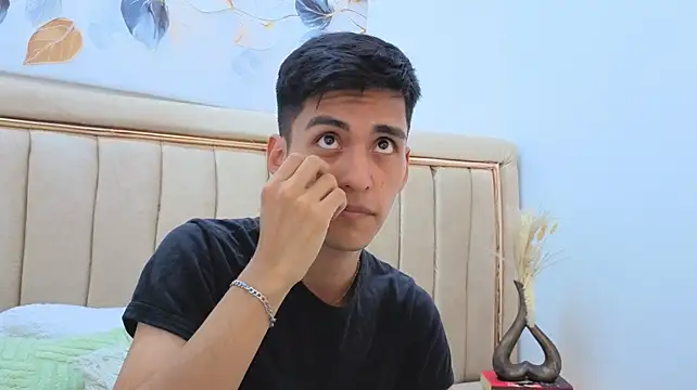 Julian_Carusso élő XXX-chatje