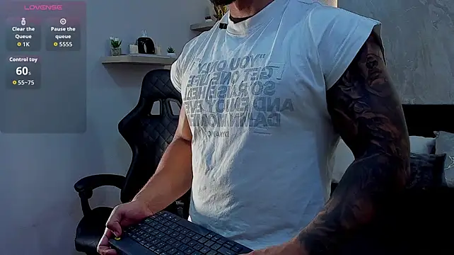 צ'אט XXX בשידור חי של Brad_Summer