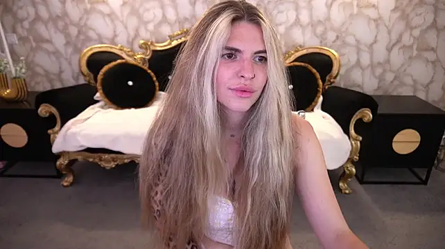 DanielaReign 现场XXX聊天