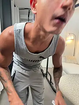 XXX chat uživo modela Paradise_boy__