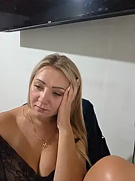 Онлайн чат XXX SassiSandra