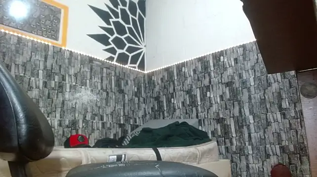 stripnolimits' Live XXX Chat