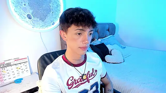 Timothy_ros Adlı Modelin Canlı XXX Sohbeti