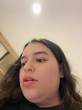 Aphrill Adlı Modelin Canlı XXX Sohbeti
