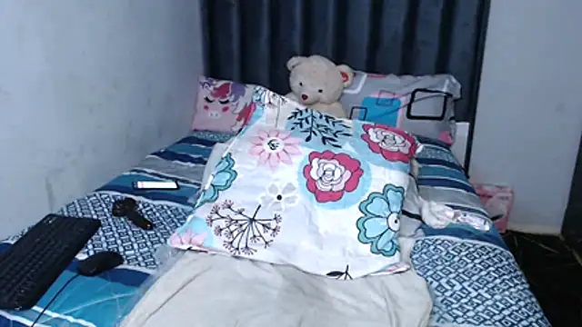 BootyliciousbustyX33 Chat XXX live