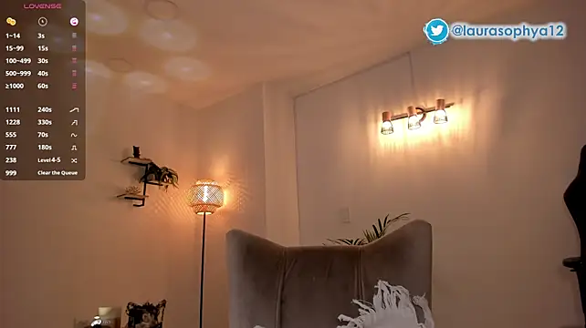 laurasophya Adlı Modelin Canlı XXX Sohbeti