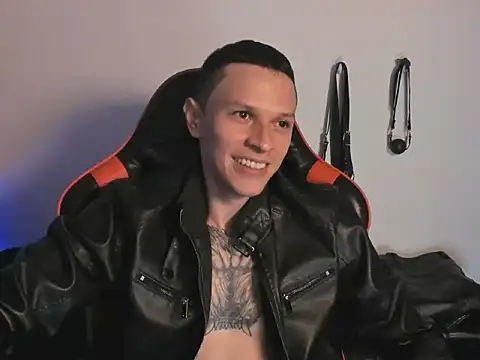 Masterdave7 élő XXX-chatje