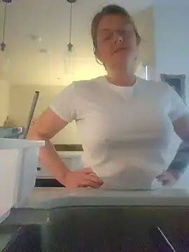 Femininefirexo1's Live XXX Chat