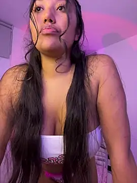 SharaRous Adlı Modelin Canlı XXX Sohbeti
