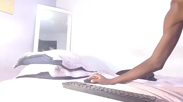 XXX chat uživo modela thiago_moon