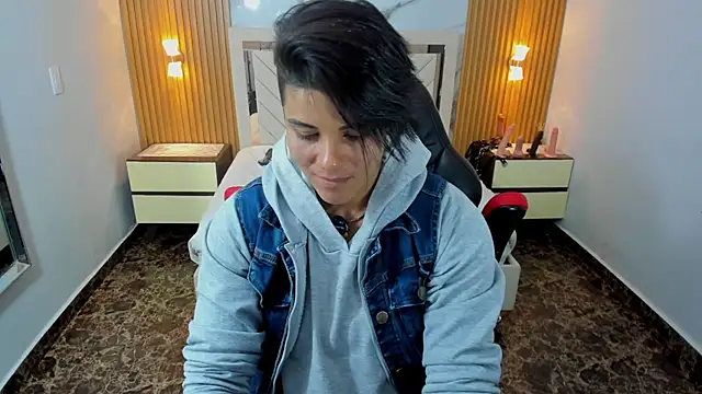 KAROLLJONES1 Adlı Modelin Canlı XXX Sohbeti