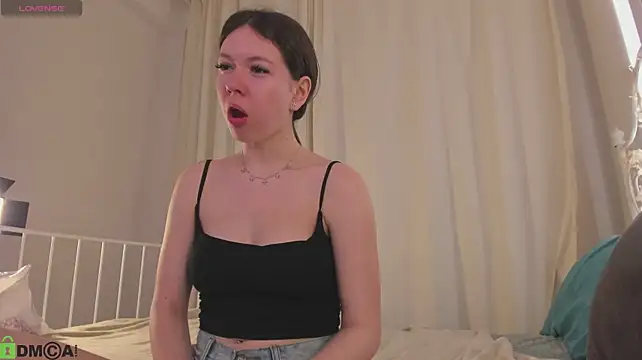 Chat +18 de Nicole_Charm ao vivo