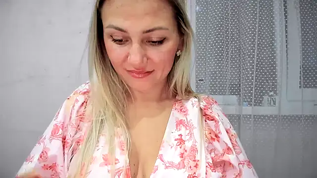 MonicaSweettty's Live XXX Chat