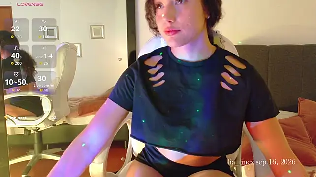 Chat +18 de Lia_Tinez ao vivo
