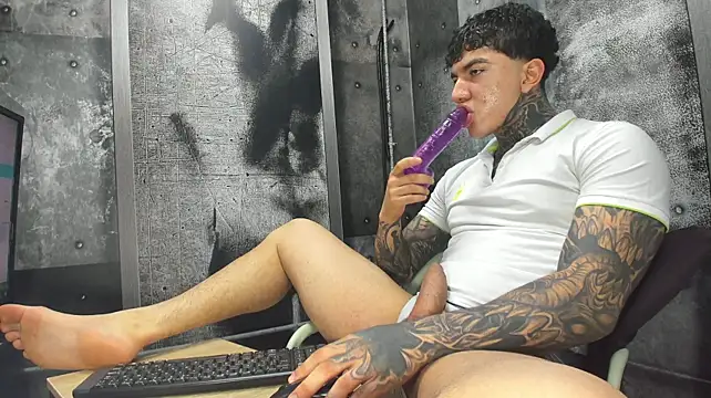 Chat +18 de Gury_tattoo ao vivo