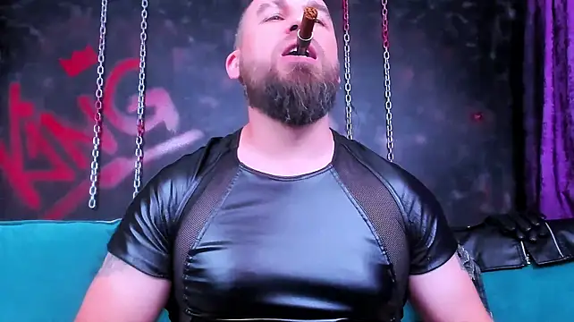 XXX chat uživo modela ArmandoSteel4u