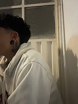 ian_mathias_'s Live XXX Chat