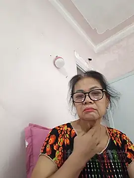 Hotestlove's Live Chat Room