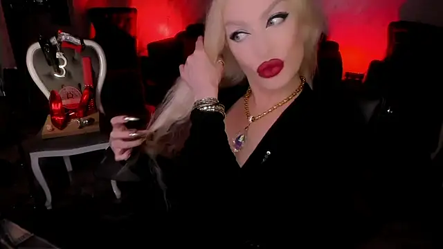 צ'אט XXX בשידור חי של FinDomGod