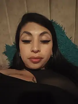 Czat XXX na żywo – CherryVelvet__