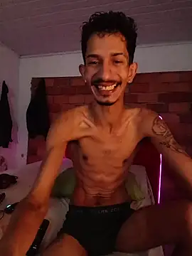 OCamBoy Adlı Modelin Canlı XXX Sohbeti