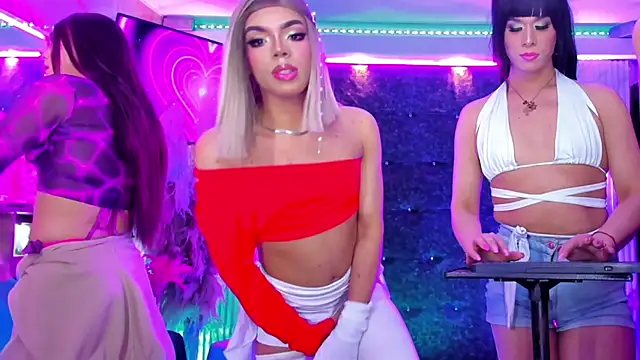 Queens_Wonders_Blonders' Live XXX Chat