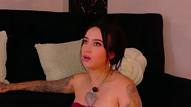 EmmyEvans1 Adlı Modelin Canlı XXX Sohbeti