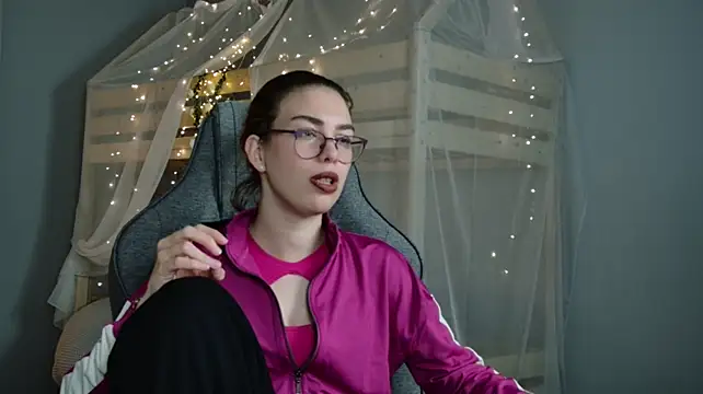 Chat XXX en directo de SeraphineDuskryn