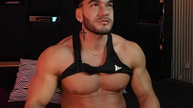 Logan_Roux Live XXX-chat
