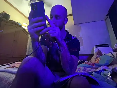 OGmailKnows Live XXX Chat