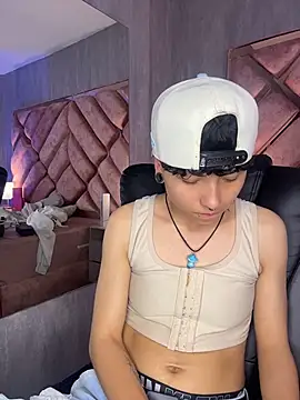 ian_mathias_ Adlı Modelin Canlı XXX Sohbeti