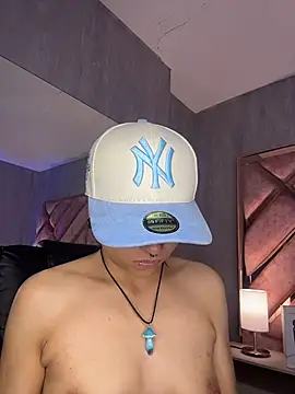ian_mathias_ Adlı Modelin Canlı XXX Sohbeti