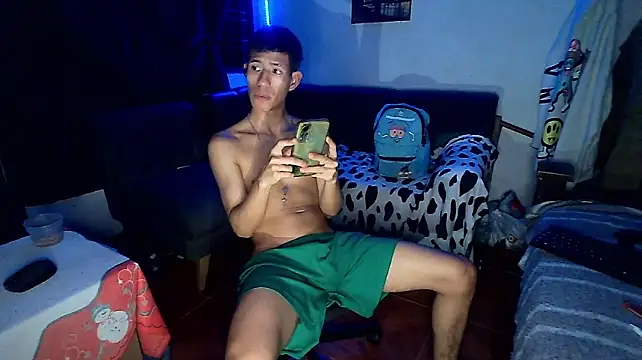 dareck_18 élő XXX-chatje