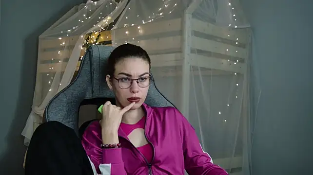 Chat XXX en directo de SeraphineDuskryn