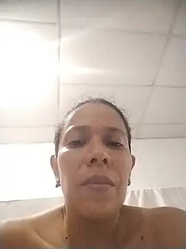 Bootycallhot live XXX chat