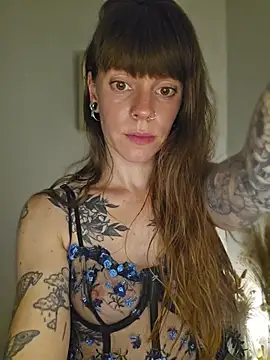 XXX chat uživo modela EmilieEdelana