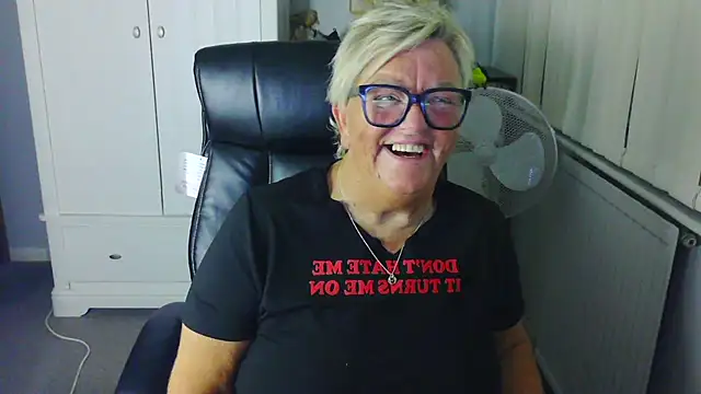 دردشة BridgetBlueEyes الجنسية المباشرة