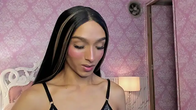 Chatroom XXX en direct de skinny_dolltrans