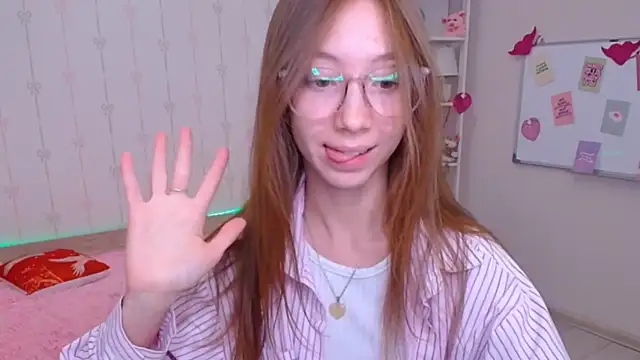 Show modela ErotickMonick na web-kameri