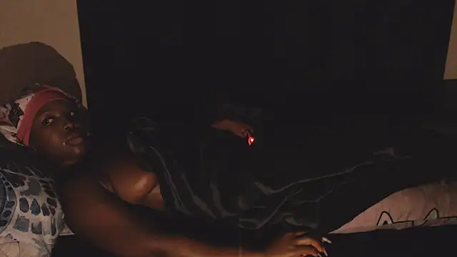 צ'אט XXX בשידור חי של kittykhloe22