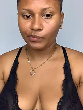 Chat +18 de madelltheebony ao vivo