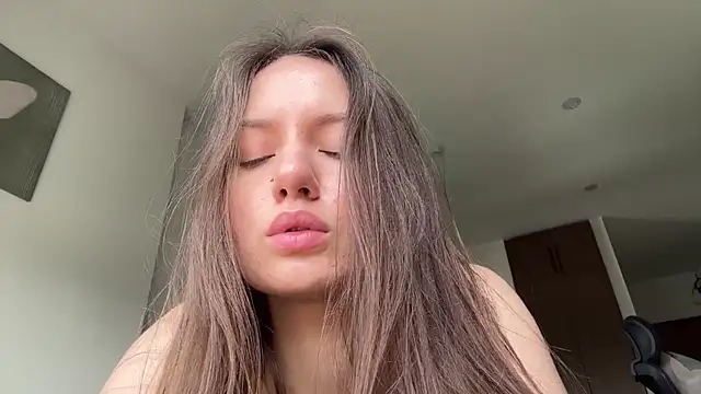 Milka_Crystal লাইভ XXX চ্যাট